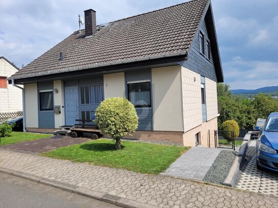 FAMILIENIDYLLE MIT GROßEM GARTEN IN ZENTRALER LAGE