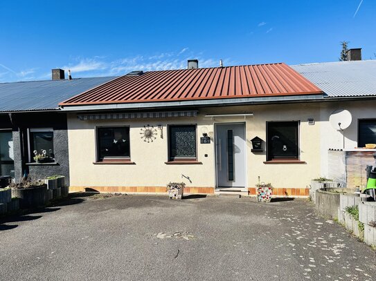 Wohnen im naturnahen Grün! Gepflegtes Reihenmittelhaus mit Terrasse, Garage, Stellpl u. angrenzendem Grünland, Grund 2.…