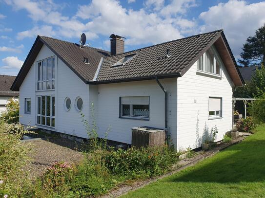 Einfamilien-Wohnhaus mit Einliegerwohnung u. Garagengebäude mit Carport in ruhiger Lage von Detmold-Heiligenkirchen-20…