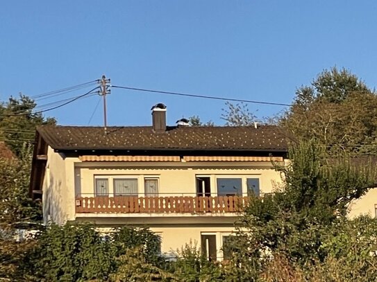 Sanierungsbedürftiges Einfamilienhaus in toller Hanglage mit herrlichem Ausblick