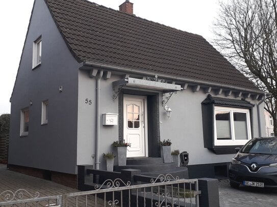 Heide - eine Oase mitten im Zentrum - Renoviertes Einfamilienhaus mit Stellplatz & Wallbox !