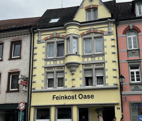 Stadthaus in zentraler Lage mit vier Wohnungen und einem Ladengeschäft mit sehr guter Rendite!