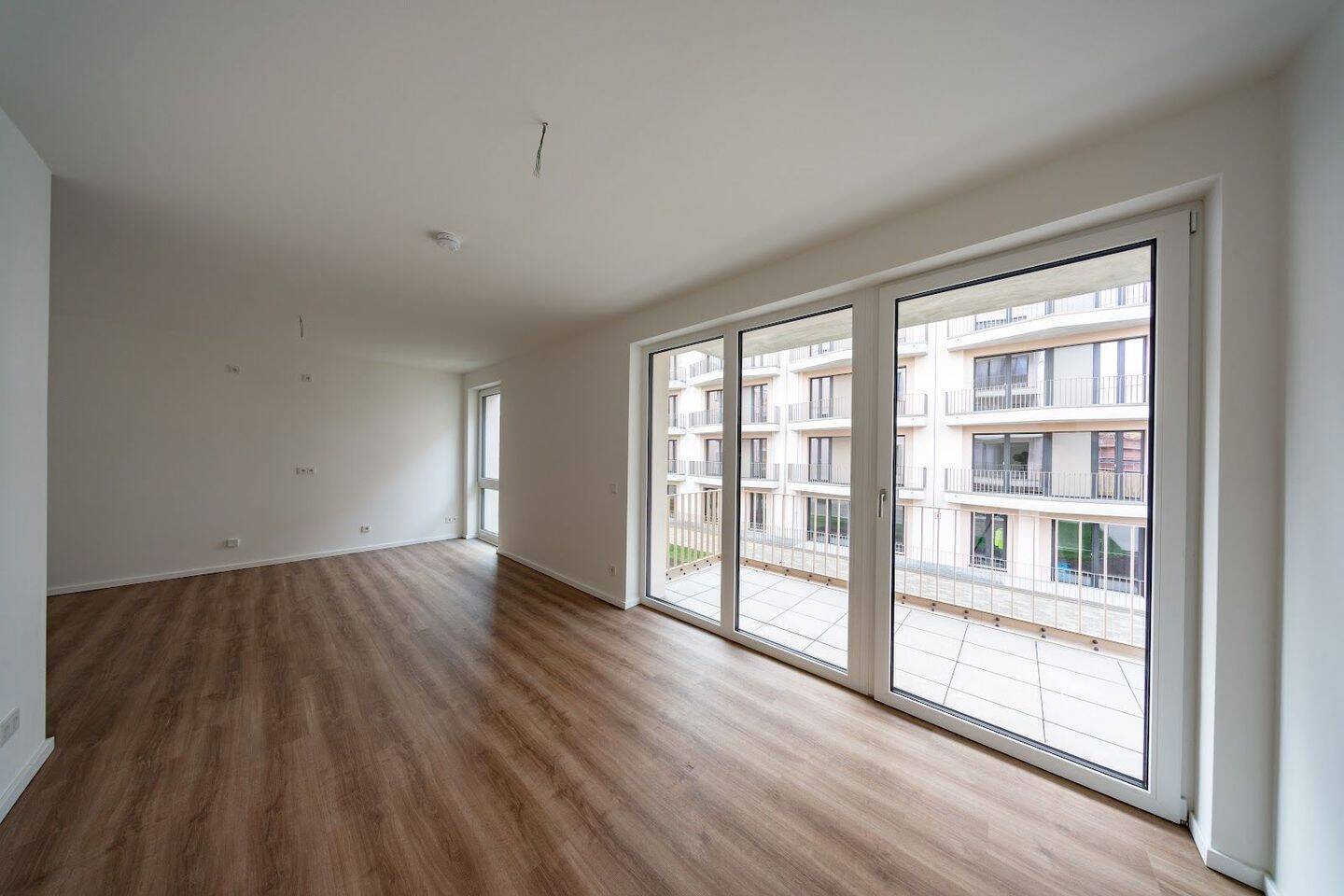 Neubauwohnung mit Fußbodenheizung und Terrasse im Erstbezug - Photo 1