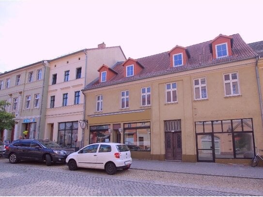 WOHN- UND GESCHÄFTSHAUS IN TOPLAGE ALTSTADT