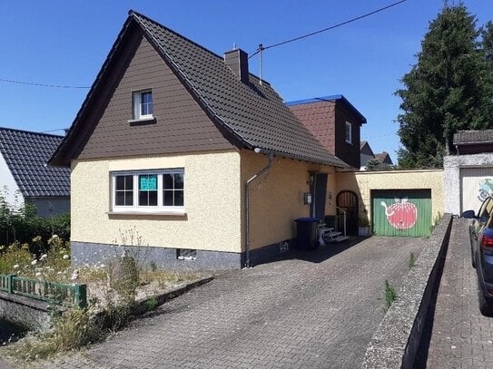 Freistehendes Wohnhaus mit Wintergarten, Garage und großem Garten, in ruhiger Lage von Völklingen-Röchling Höhe