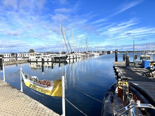 Großes Zweifamilienhaus mit Bauland, 150 Meter zur Marina, gegenüber Insel Usedom, nahe Wolgast