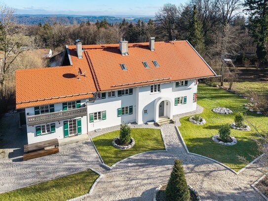 Aufwendig saniertes Villenanwesen von 1916 mit Alpenblick auf repräsentativem Grundstück