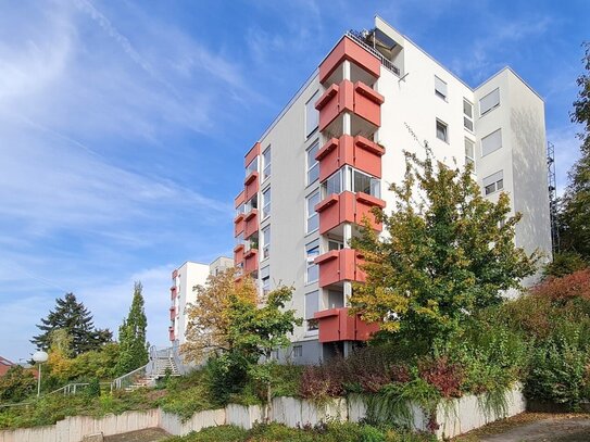 Geräumige 4,5 Zimmer-Wohnung mit Aussicht und TG-Stellplatz - frei!