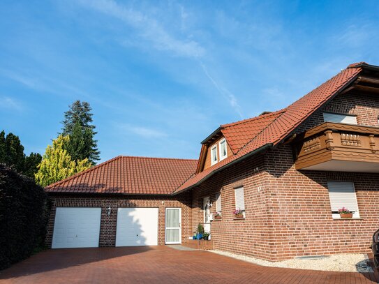 Hochwertige EG-Wohnung mit großem Garten im Zweifamilienhaus, zentral aber ruhig gelegen in Mastholte