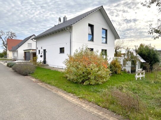 Unser Platz im Grünen! Modernes Einfamilienhaus in ruhiger Siedlung