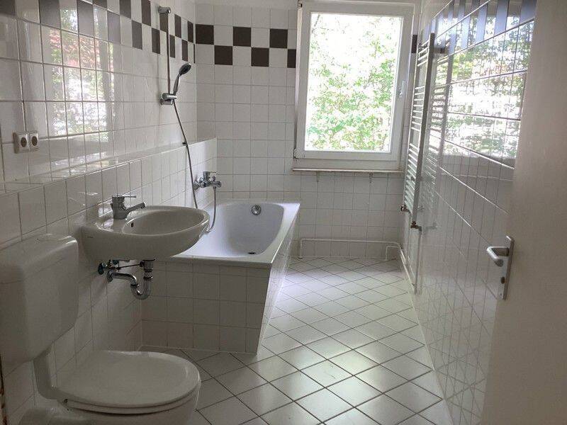 Sanierte Wohnung mit Balkon in Berlin Karow ab sofort ! - Photo 1