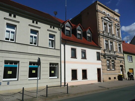 Geräumige 3-Raumwohnung mit Terrasse im Zentrum von Querfurt zu vermieten!