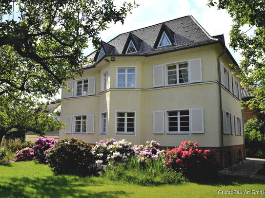 Großzügige Familienvilla in Dahlem mit parkartigem Garten