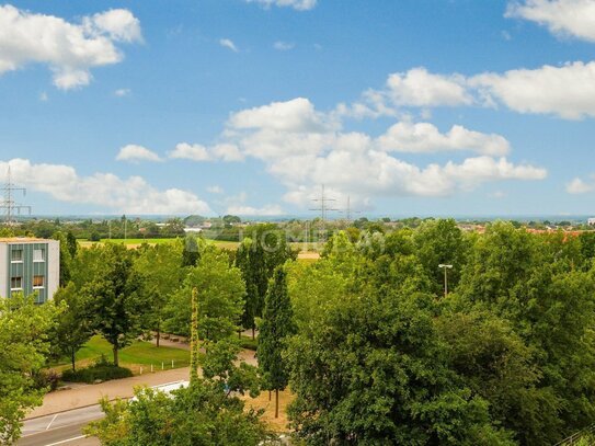 Bezugsfreie 3-Zimmer-Wohnung mit EBK und tollem Ausblick von der Loggia