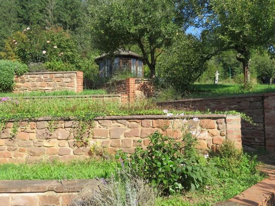 Grenznah, mit perfekter Anbindung! Beeindruckende Immobilie mit traumhaftem Garten und Nebengebäuden, Föhren b. Trier!