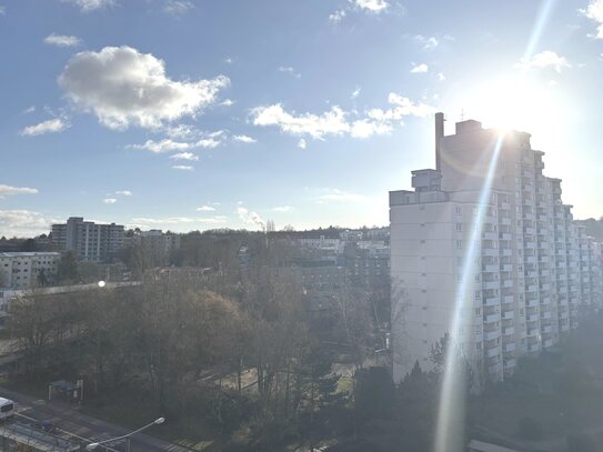 Zentrale Lage, einmalige Architektur und weitreichender Ausblick!