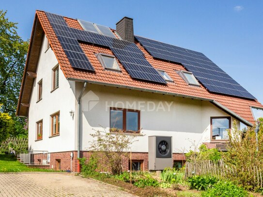 Mehrgenerationenhaus auf großem Grundstück, Terrasse, Garten und Stellplätzen