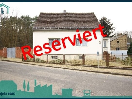 Reserviert! Einfamilienhaus mit Nebengebäude auf großem Grundstück