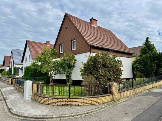 Modernes Einfamilienhaus mit Garten