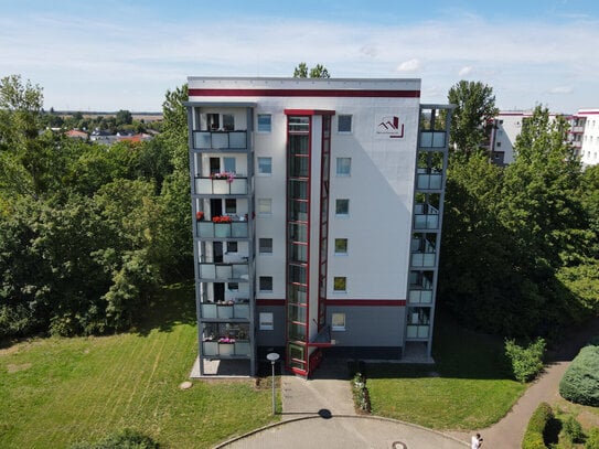 Hochwertig sanierte 2-Raumwohnung mit großem Balkon und Blick ins Grüne!