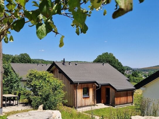 Fränkische Schweiz. Einziehen, Wohfühlen. Gleich neben der Therme wartet ein gemütlicher Bungalow als Ferien- und Zweit…