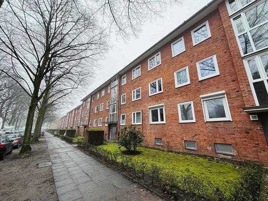 Modernisierte 2,5 Zimmerwohnung mit Kamin und großem Balkon