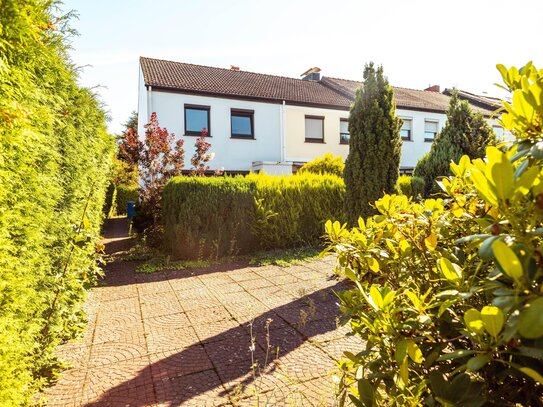 Reihenendhaus mit großem Grundstück und Garage.