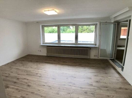 Offene, helle 4,5-Zimmer-Wohnung in der 1. Etage mit Balkon, sucht neue Bewohner!