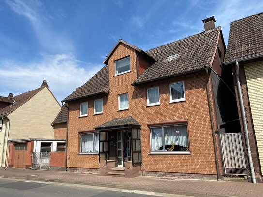 Großzügiges 1-Familienwohnhaus mit Doppelgarage und herrlichem Fernblick über die Felder von Arholzen