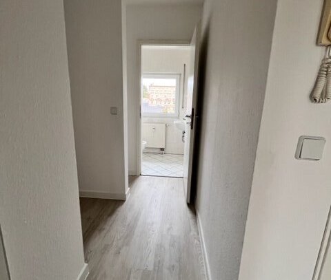 Frisch renovierte 3-Raumwohnung mit neuem Bodenbelag in Magdeburg, Mittagstr. 40 ab 01.11.2024 zu vermieten