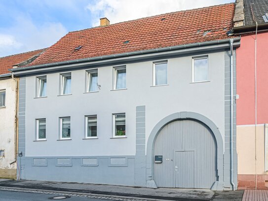 EFH in Böttigheim zvk., Bj. ca 1833, ca. 153m² Wfl., Innenhof und Nebengebäude