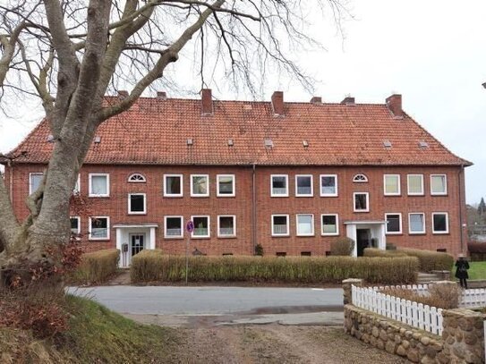 Wohnen am Stadtpark: Renovierte 3,5-Zi.-Wohnung (ca. 67 m²) in ruhiger Wohnlage von Schleswig frei