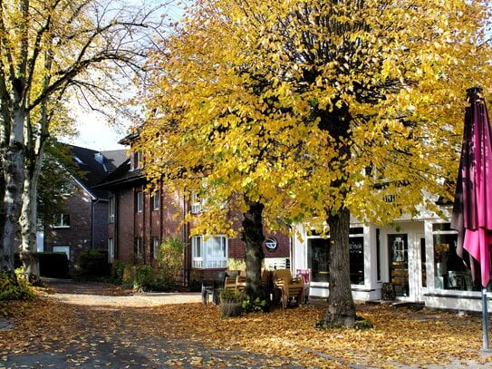 Ruhige Lage im Volksdorfer Ortskern... Wohnung mit Stil & Tiefgaragen-Stellplatz