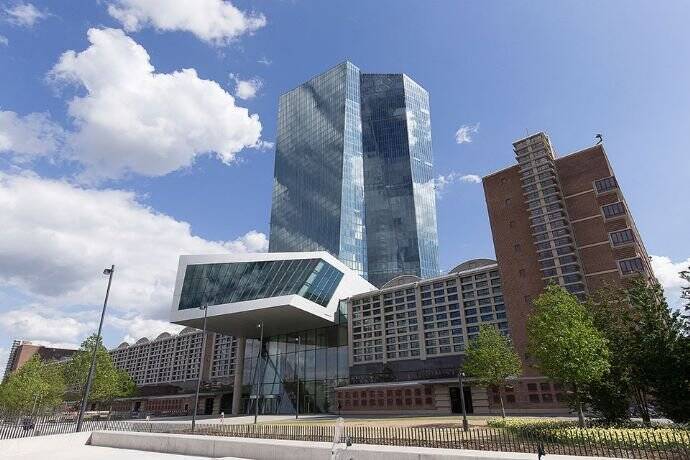 Baufirma? Wollen Sie Geld bei Monteursunterbringung sparen? XXL-Große möbilierte Monteurwohnung Innenstadt - langfristig zu vermieten