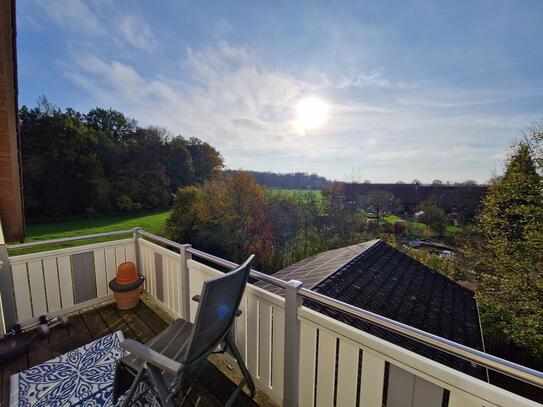 schöne, helle Mansardenwohnung mit Balkon und sehr schönem Ausblick am Waldrand