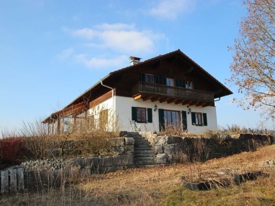 Schönes Einfamilienhaus mit altem Sacherl (Denkmalschutz) in schöner Alleinlage - 661