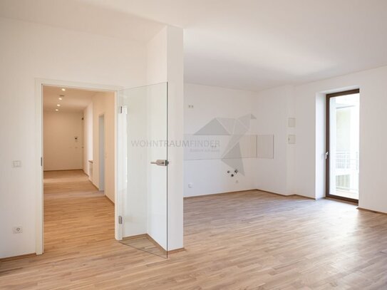 Sanierte 4-Zimmer-Wohnung in Bernsdorf am Stadlerplatz - 2 Bäder, Balkon, Aufzug