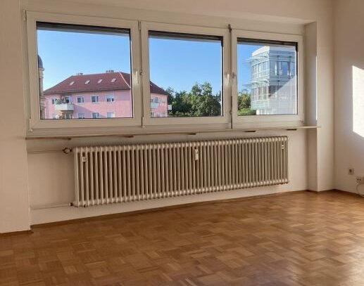 Helle 2 Zi- Wohnung mit Balkon - am Stadtpark