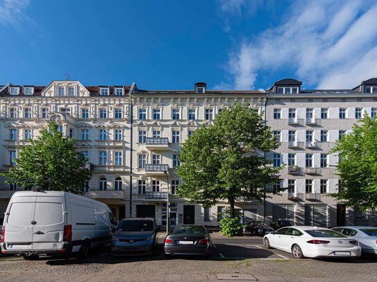 BEZUGSFERTIG: Frisch sanierte 2-Zimmer-Wohnung in historischer Remise + 6 Min. zur Altstadt +