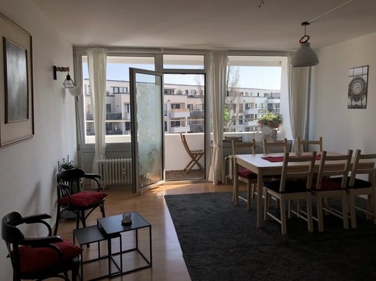 Helle zentrale 3-Zimmer-Wohnung mit Balkon + Parkplatz