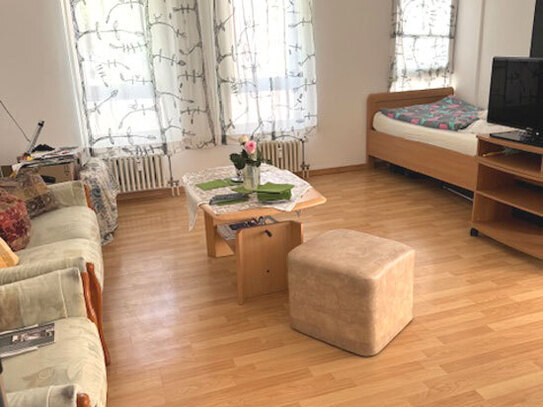 Mit Südbalkon & Einbauküche! - Tolle 1-Zimmer-Eigentumswohnung in Leubnitz-Neuostra!