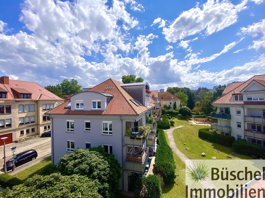 Dachgeschosswohnung mit zwei Zimmern und wunderschönem Ausblick!