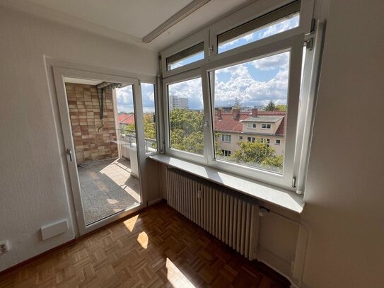 Charlottenburg: Eislebener Str: BEZUGSFREI ab SOFORT - 4-Zi-Whg, 92m² - 1.OG + SÜD-Loggia