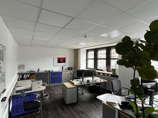 Say hello to: 328 m² Büro in direkter Innenstadt mit Terrassenfläche