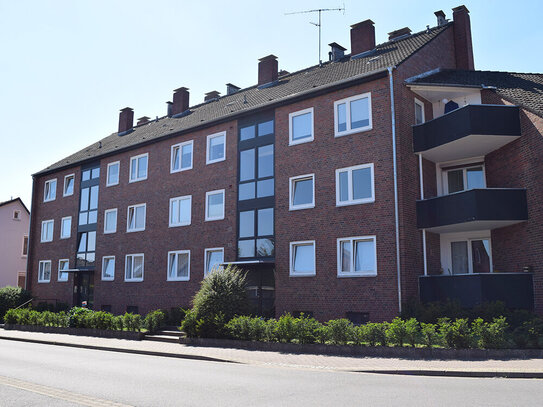 Lichtdurchflutete 2,5-Zi-Wohnung mit Balkon