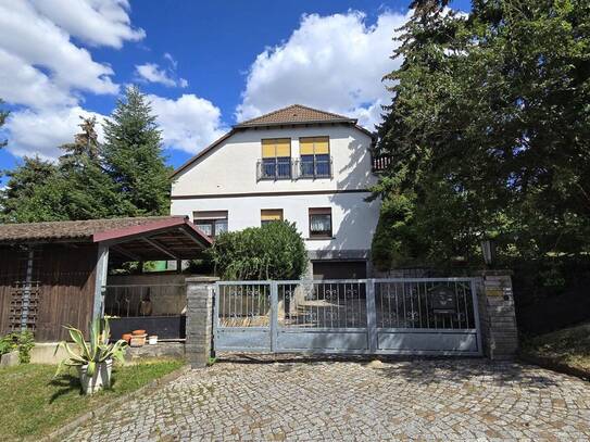 Zeitz - charmantes gepflegtes Haus am ruhigen Stadtrand mit großem Balkon, Garten und Pool