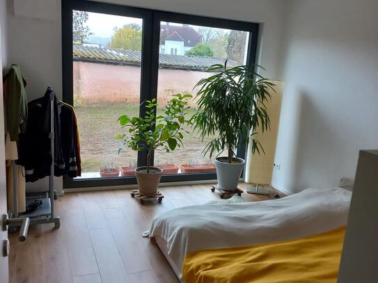 Moderne 3-Zimmer-Wohnung mit Garten