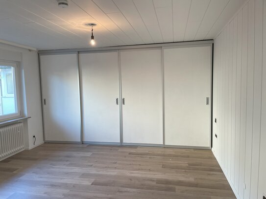 Helle 2,5 Zimmer Wohnung mit neuer Einbauküche, Balkon und Stellplatz in Inzlingen