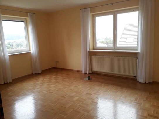 Schöne und gepflegte 4-Zimmer-Erdgeschosswohnung mit geh. Innenausstattung mit Balkon und EBK