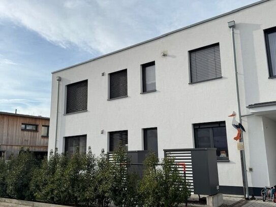 RESERVIERT+++Traumhaft schöne ca. 152 m² Wohnung mit 3,5 Zimmer und EBK, Garten in Offenburg